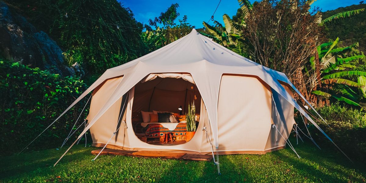 How to Plan a Backyard Campout Your Kids Will Never Forget