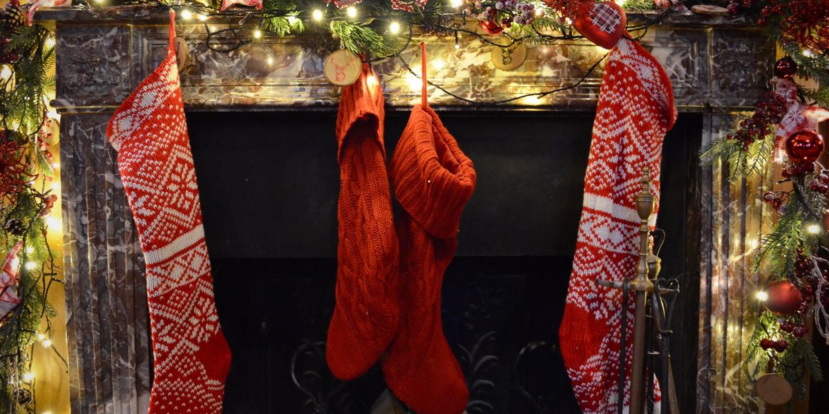 Seasonal Mantel Decor Ideas to Refresh Your Fireplace All Year